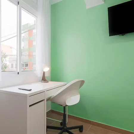 C29 Beutiful & Shiny 4 Bdrm Apartment Malaga