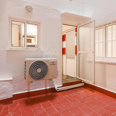 C29 Beutiful & Shiny 4 Bdrm Apartment *