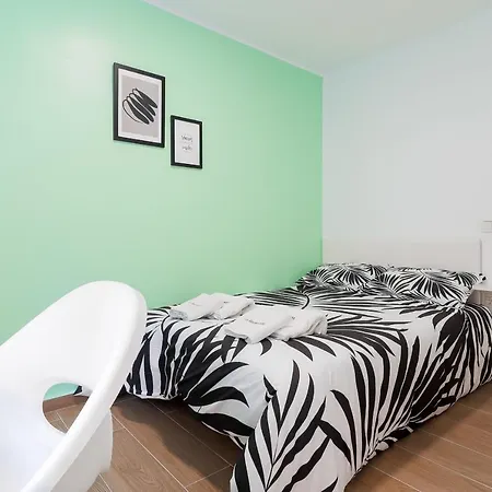 C29 Beutiful & Shiny 4 Bdrm Apartment *