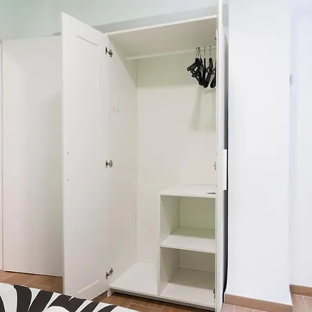 C29 Beutiful & Shiny 4 Bdrm Apartment *